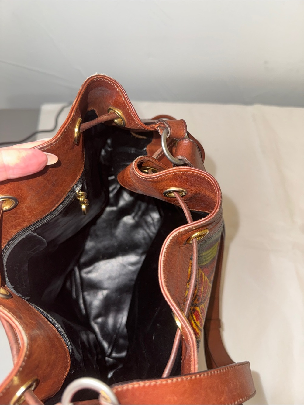 Salvatore Ferragamo tropical flower print gold hardware drawstring bag - Picture 7 of 15